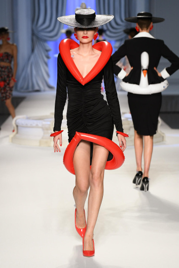 Fotoservizio/SS 2023/WOMEN/SFILATA/MOSCHINO/DP2/6
