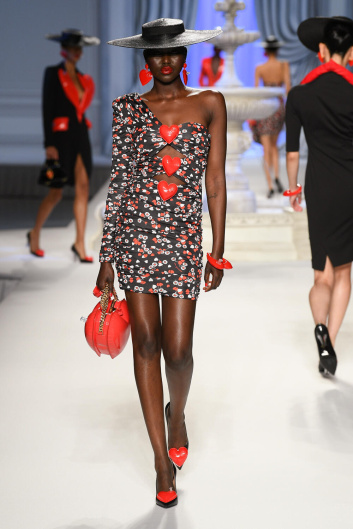Fotoservizio/SS 2023/WOMEN/SFILATA/MOSCHINO/DP2/0