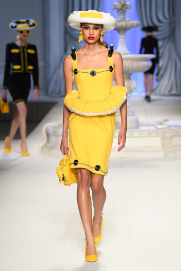 Fotoservizio/SS 2023/WOMEN/SFILATA/MOSCHINO/DP2/3