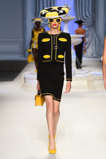 Fotoservizio/SS 2023/WOMEN/SFILATA/MOSCHINO/DP2/4