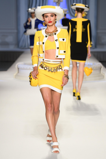 Fotoservizio/SS 2023/WOMEN/SFILATA/MOSCHINO/DP2/7