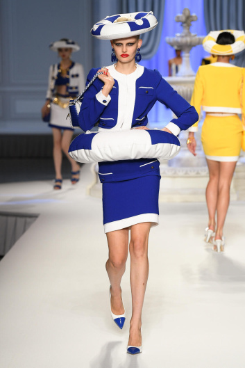 Fotoservizio/SS 2023/WOMEN/SFILATA/MOSCHINO/DP2/8