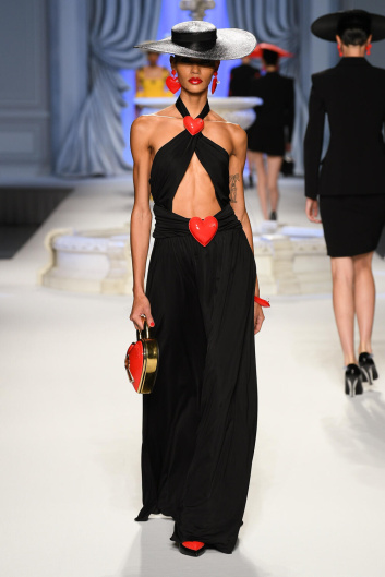 Fotoservizio/SS 2023/WOMEN/SFILATA/MOSCHINO/DP2/1