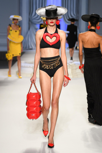 Fotoservizio/SS 2023/WOMEN/SFILATA/MOSCHINO/DP2/2