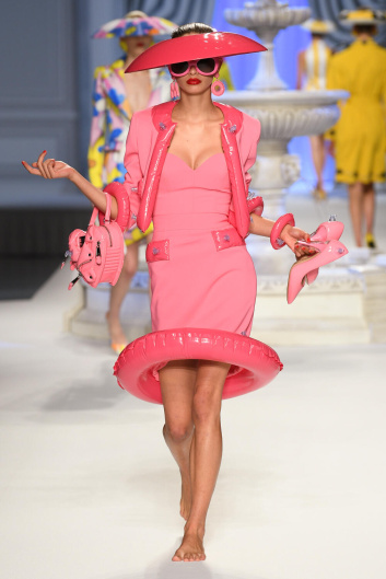 Fotoservizio/SS 2023/WOMEN/SFILATA/MOSCHINO/DP2/17