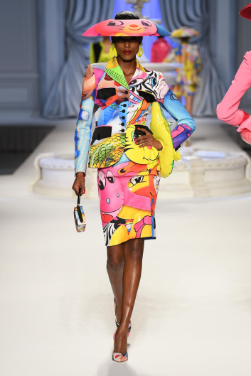 Fotoservizio/SS 2023/WOMEN/SFILATA/MOSCHINO/DP2/24
