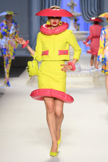 Fotoservizio/SS 2023/WOMEN/SFILATA/MOSCHINO/DP2/19