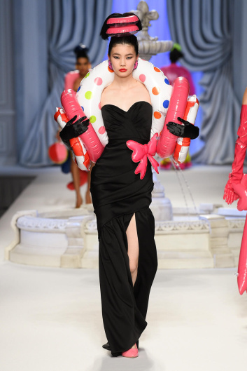 Fotoservizio/SS 2023/WOMEN/SFILATA/MOSCHINO/DP2/33
