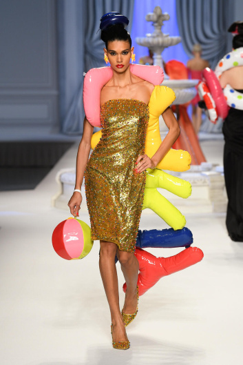 Fotoservizio/SS 2023/WOMEN/SFILATA/MOSCHINO/DP2/34
