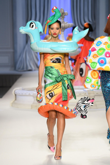 Fotoservizio/SS 2023/WOMEN/SFILATA/MOSCHINO/DP2/40