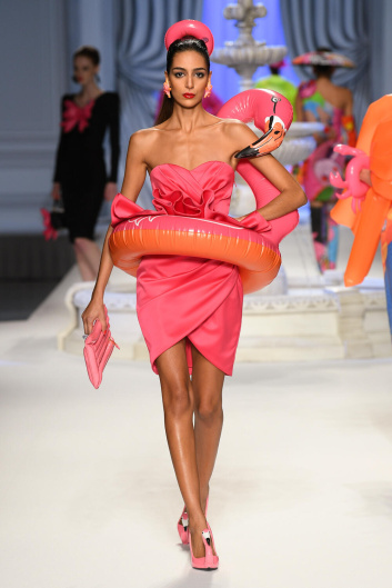 Fotoservizio/SS 2023/WOMEN/SFILATA/MOSCHINO/DP2/29