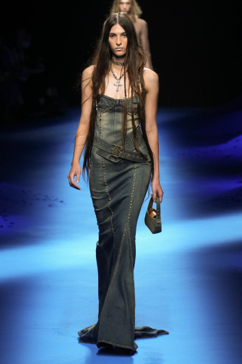 Fotoservizio/SS 2023/WOMEN/SFILATA/BLUMARINE/DP2/1