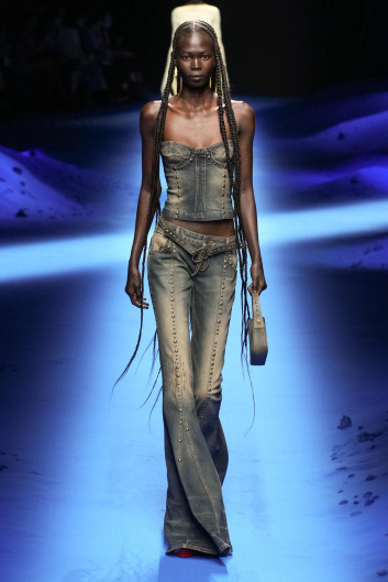 Fotoservizio/SS 2023/WOMEN/SFILATA/BLUMARINE/DP2/0