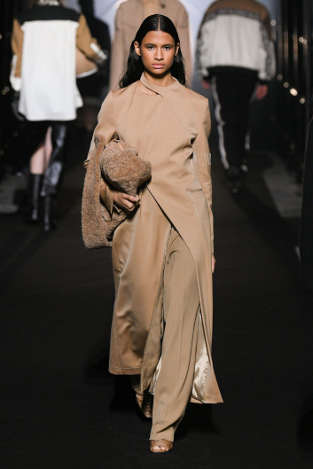 Fotoservizio/SS 2023/WOMEN/SFILATA/BOSS/DP2/4