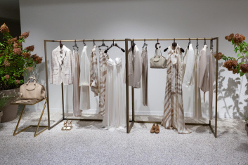 Fotoservizio/SS 2023/WOMEN/PRESENTAZIONE/KITON/DP2/5