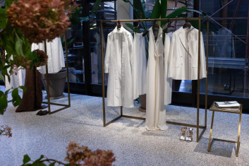 Fotoservizio/SS 2023/WOMEN/PRESENTAZIONE/KITON/DP2/12