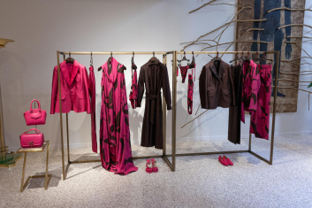 Fotoservizio/SS 2023/WOMEN/PRESENTAZIONE/KITON/DP2/7
