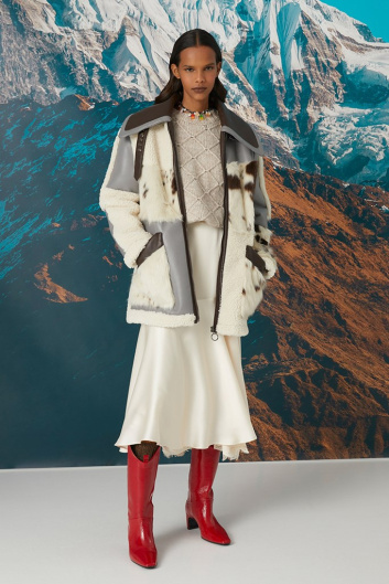 Fotoservizio/FW 22-23/WOMEN/PRESENTAZIONE/BEATRICE .B/DP2/21