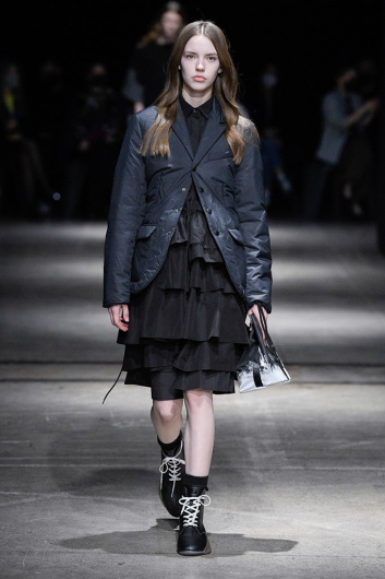 Fotoservizio/FW 22-23/WOMEN/SFILATA/ONITSUKA TIGER/DP2/4