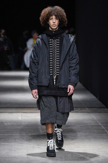 Fotoservizio/FW 22-23/WOMEN/SFILATA/ONITSUKA TIGER/DP2/9