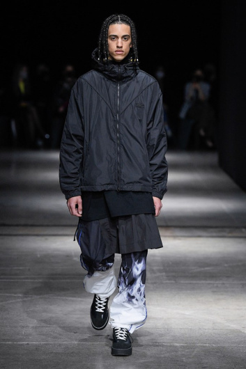 Fotoservizio/FW 22-23/WOMEN/SFILATA/ONITSUKA TIGER/DP2/14