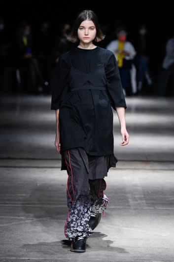 Fotoservizio/FW 22-23/WOMEN/SFILATA/ONITSUKA TIGER/DP2/15