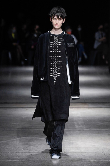 Fotoservizio/FW 22-23/WOMEN/SFILATA/ONITSUKA TIGER/DP2/17