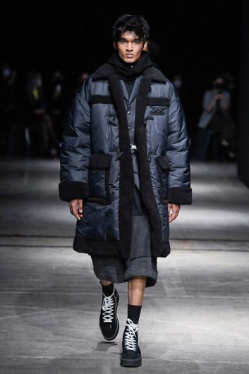 Fotoservizio/FW 22-23/WOMEN/SFILATA/ONITSUKA TIGER/DP2/18