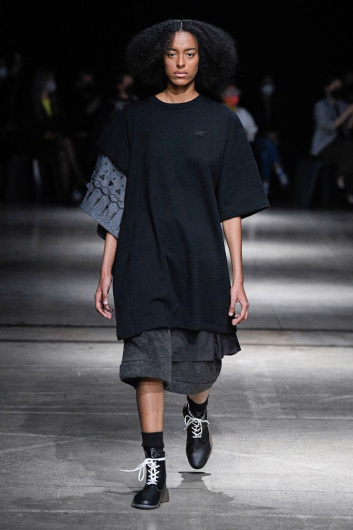 Fotoservizio/FW 22-23/WOMEN/SFILATA/ONITSUKA TIGER/DP2/19