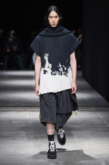 Fotoservizio/FW 22-23/WOMEN/SFILATA/ONITSUKA TIGER/DP2/10