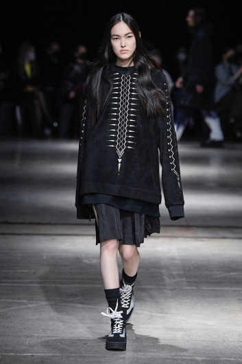 Fotoservizio/FW 22-23/WOMEN/SFILATA/ONITSUKA TIGER/DP2/13