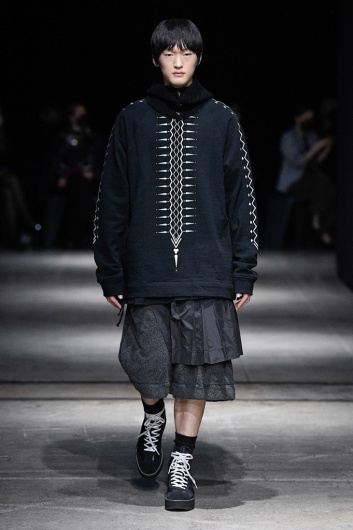 Fotoservizio/FW 22-23/WOMEN/SFILATA/ONITSUKA TIGER/DP2/24