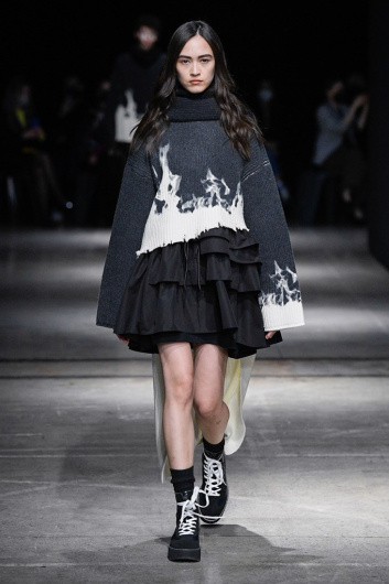 Fotoservizio/FW 22-23/WOMEN/SFILATA/ONITSUKA TIGER/DP2/21