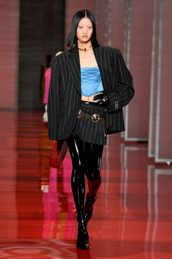 Fotoservizio/FW 22-23/WOMEN/SFILATA/VERSACE/DP2/6
