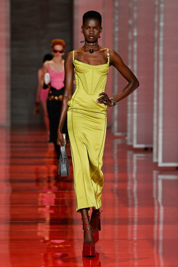 Fotoservizio/FW 22-23/WOMEN/SFILATA/VERSACE/DP2/8