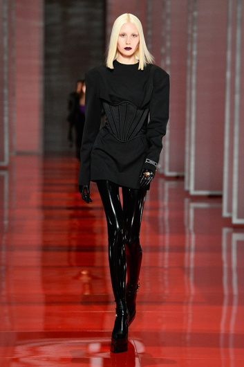 Fotoservizio/FW 22-23/WOMEN/SFILATA/VERSACE/DP2/1