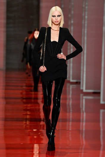 Fotoservizio/FW 22-23/WOMEN/SFILATA/VERSACE/DP2/2