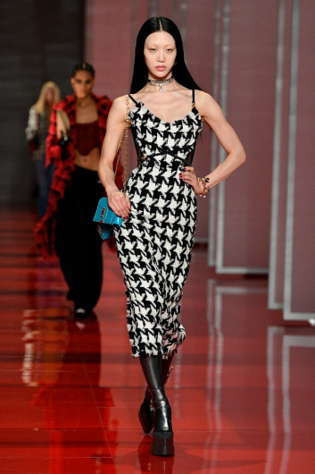 Fotoservizio/FW 22-23/WOMEN/SFILATA/VERSACE/DP2/15
