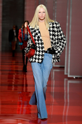 Fotoservizio/FW 22-23/WOMEN/SFILATA/VERSACE/DP2/17