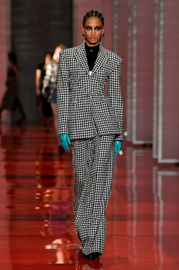 Fotoservizio/FW 22-23/WOMEN/SFILATA/VERSACE/DP2/20