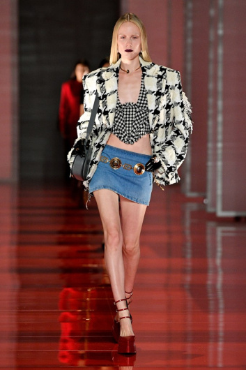 Fotoservizio/FW 22-23/WOMEN/SFILATA/VERSACE/DP2/21