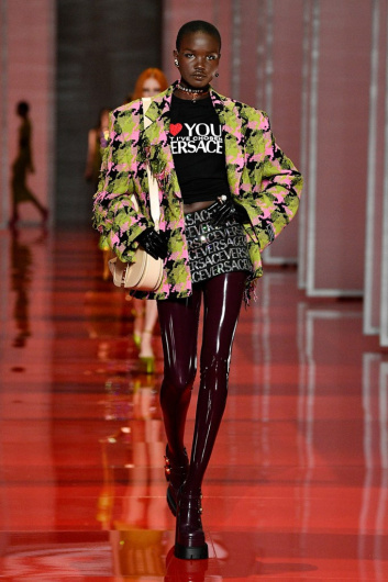 Fotoservizio/FW 22-23/WOMEN/SFILATA/VERSACE/DP2/14