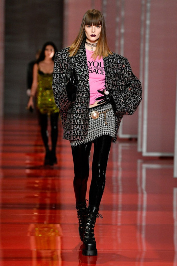 Fotoservizio/FW 22-23/WOMEN/SFILATA/VERSACE/DP2/16