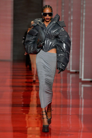 Fotoservizio/FW 22-23/WOMEN/SFILATA/VERSACE/DP2/23