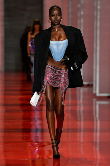 Fotoservizio/FW 22-23/WOMEN/SFILATA/VERSACE/DP2/18