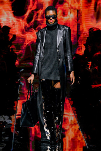 Fotoservizio/FW 22-23/WOMEN/SFILATA/PHILIPP PLEIN/DP2/22