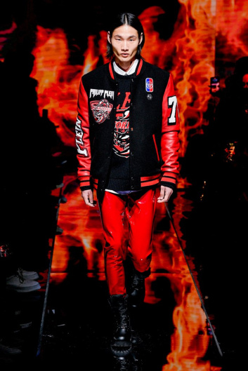 Fotoservizio/FW 22-23/WOMEN/SFILATA/PHILIPP PLEIN/DP2/24