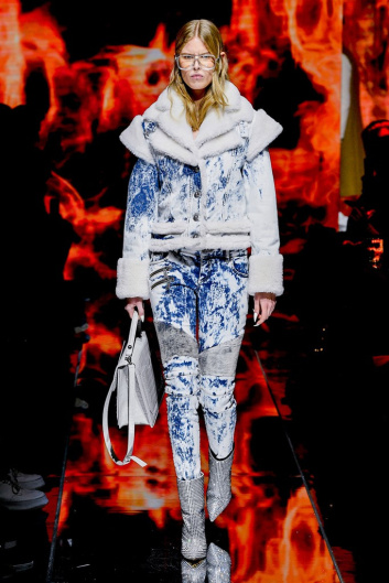 Fotoservizio/FW 22-23/WOMEN/SFILATA/PHILIPP PLEIN/DP2/21