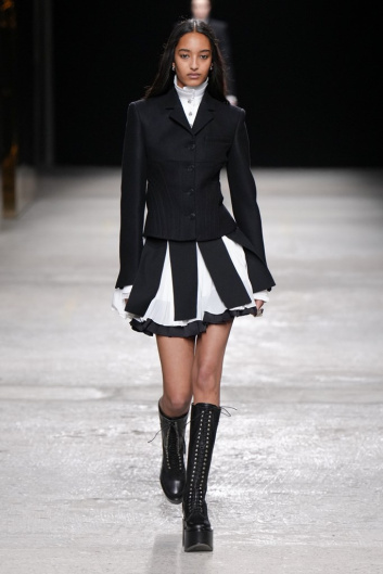 Fotoservizio/FW 22-23/WOMEN/SFILATA/PORTS 1961/DP2/0