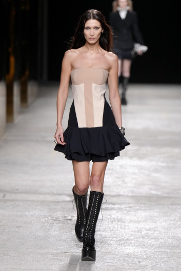 Fotoservizio/FW 22-23/WOMEN/SFILATA/PORTS 1961/DP2/3